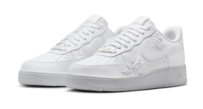Nike Air Force 1 '07 Triple White Sneakers